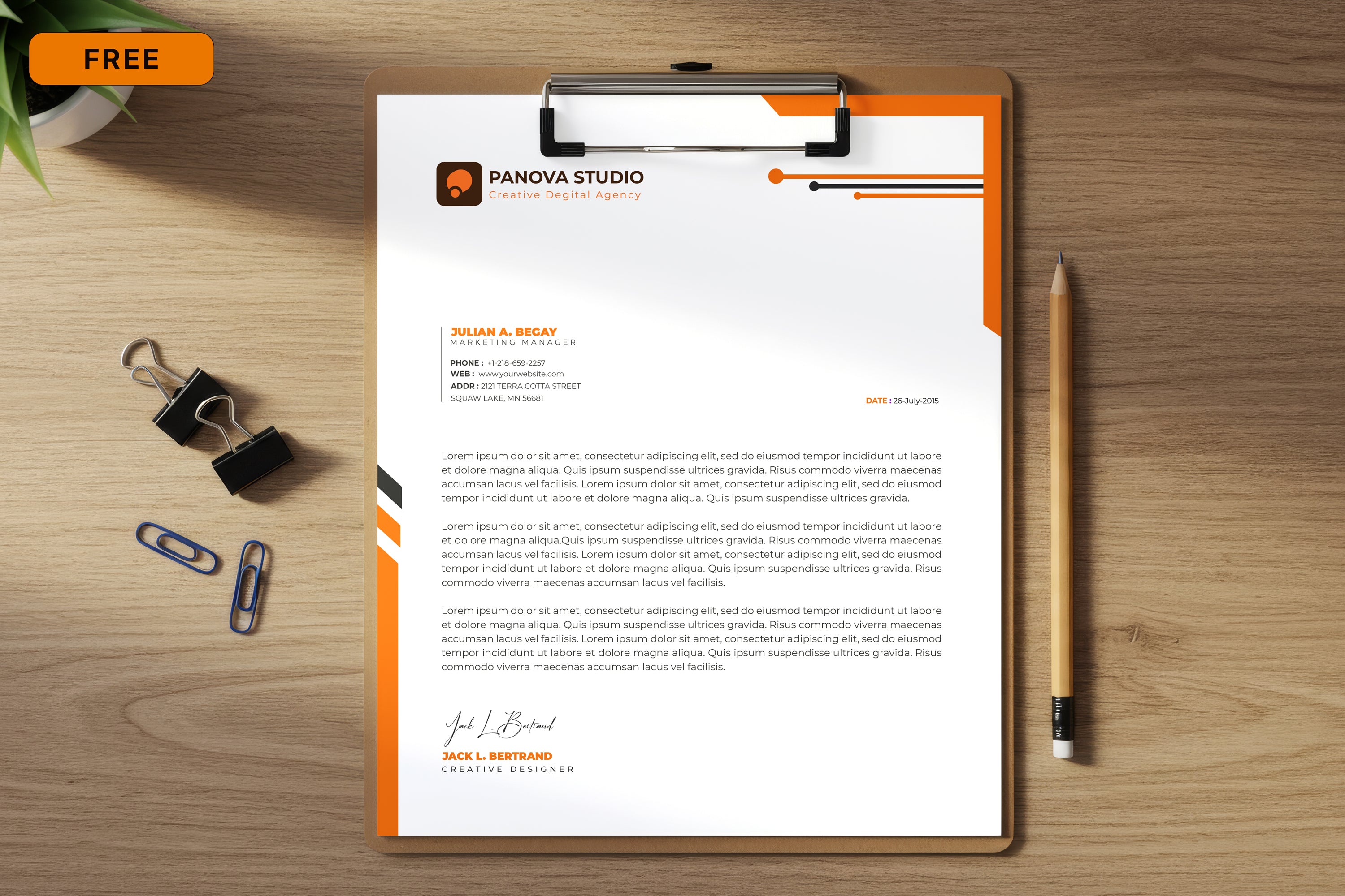 Free Clipboard with White Paper Mockup