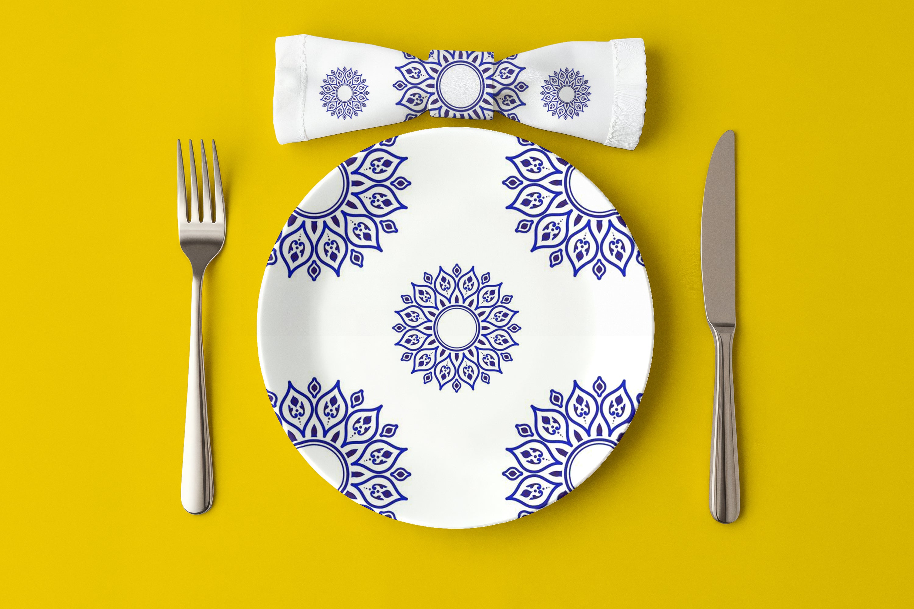 Free Ceramic Plate on Dining Table Mockup