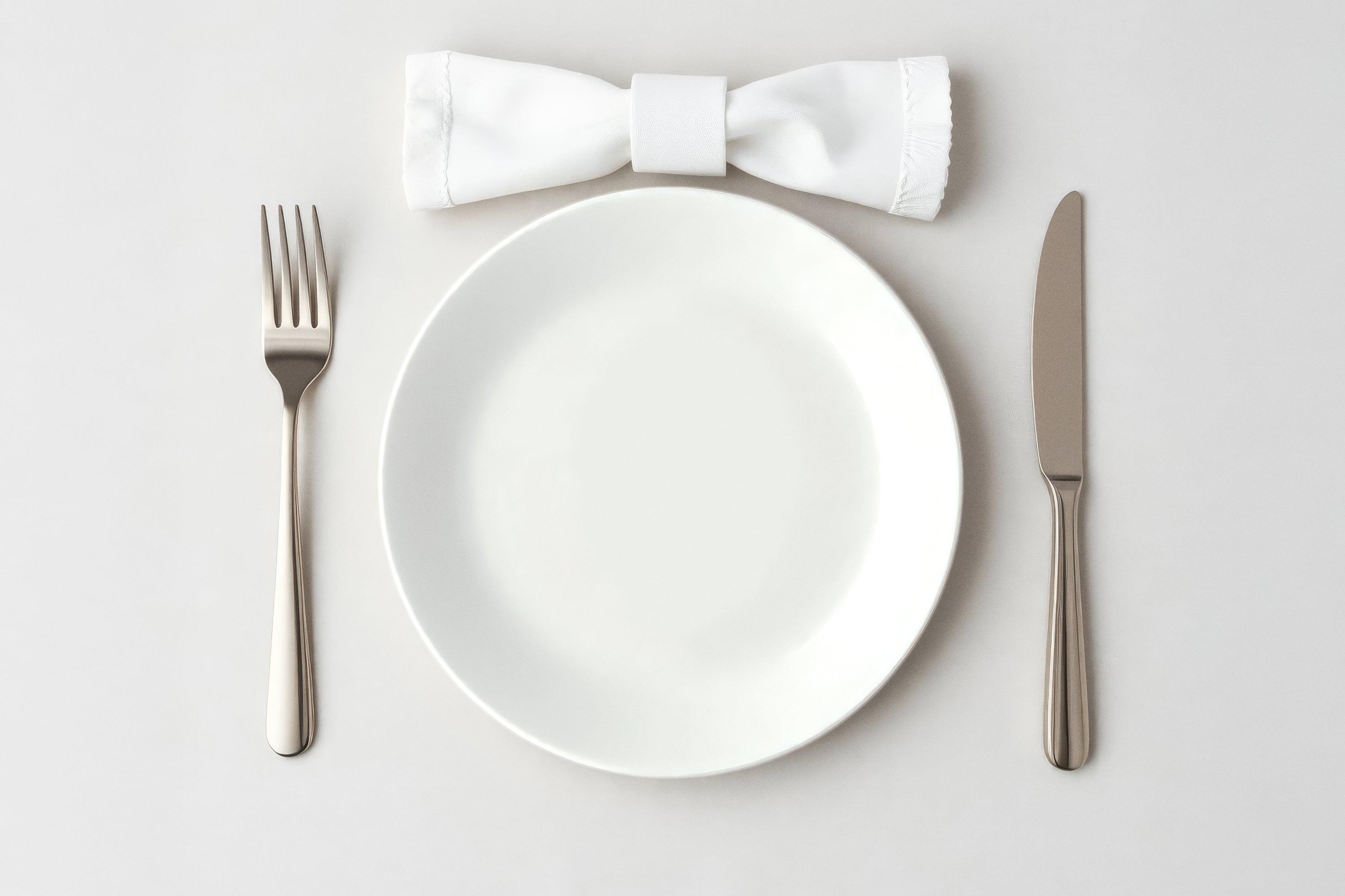 Free Ceramic Plate on Dining Table Mockup